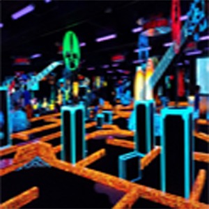 Kiss By Monster Mini Golf