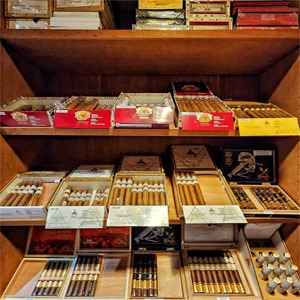 La Casa Cigars & Lounge